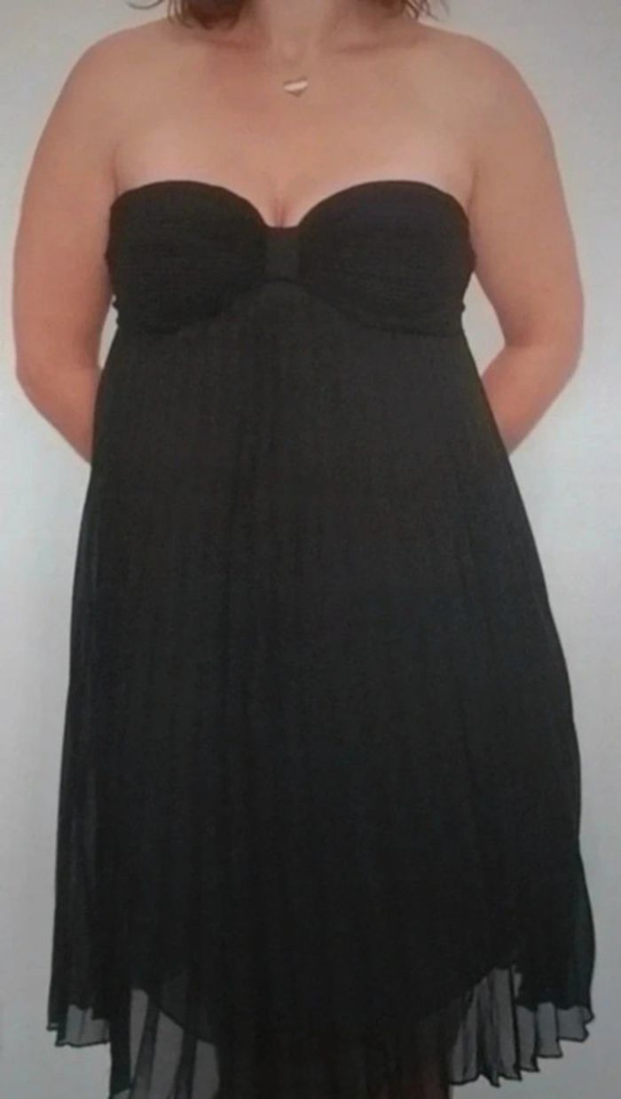 Robe bustier gaufrée soirée taille 38/40 - photo numéro 2