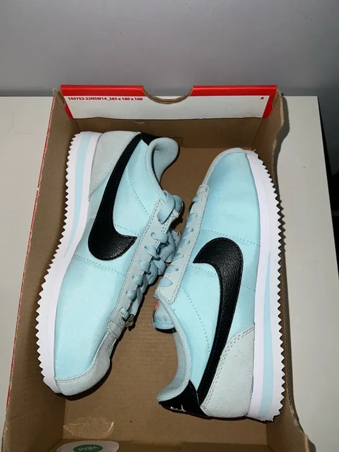 Basket Nike taille 35.5 - photo numéro 9