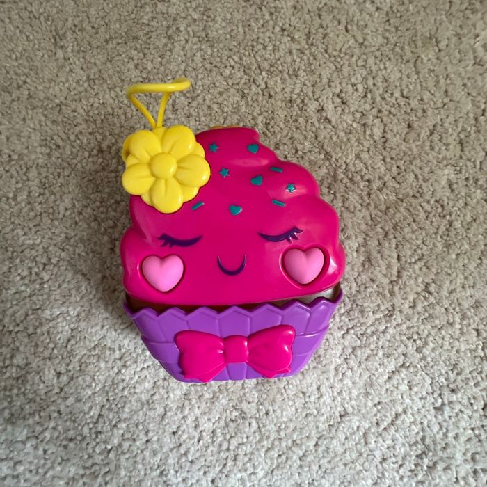 Polly Pocket cupcake