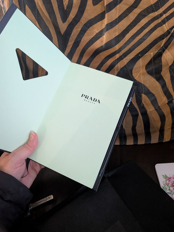 Superbe note Book Prada - photo numéro 4