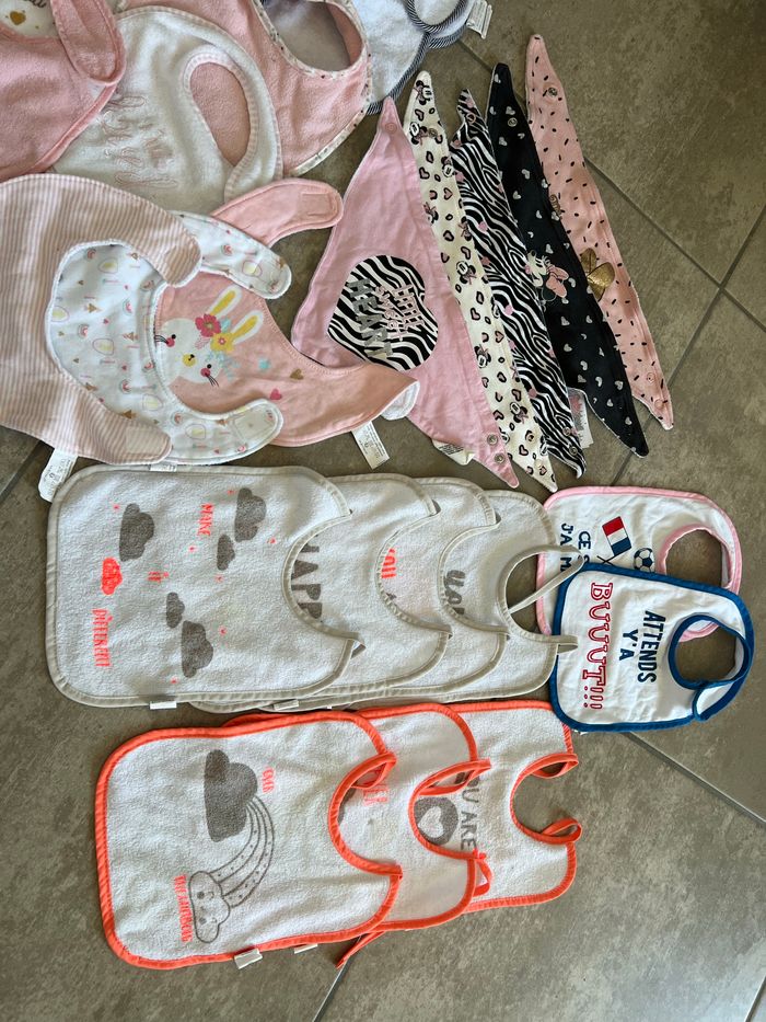 Lots 54 bavoirs - photo numéro 2