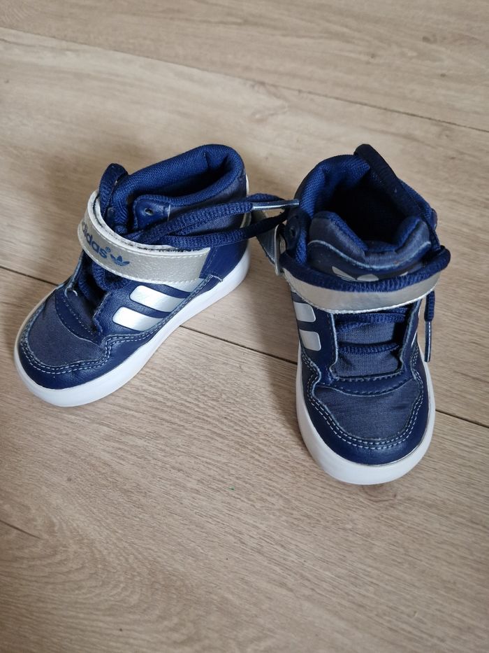 Basket Adidas pointure 20 - photo numéro 3