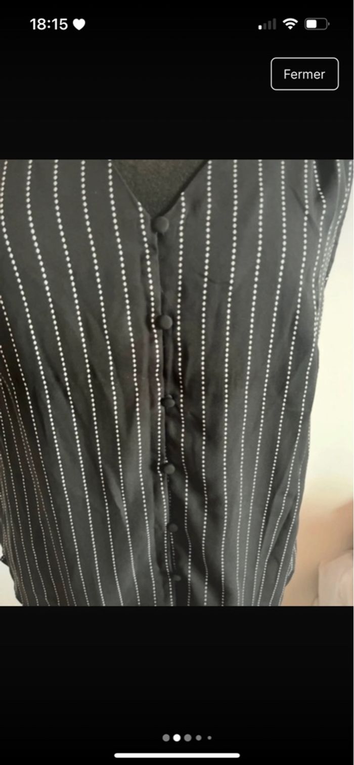 Blouse noir à rayures blanche taille M de chez Kiabi en très bon état - photo numéro 2