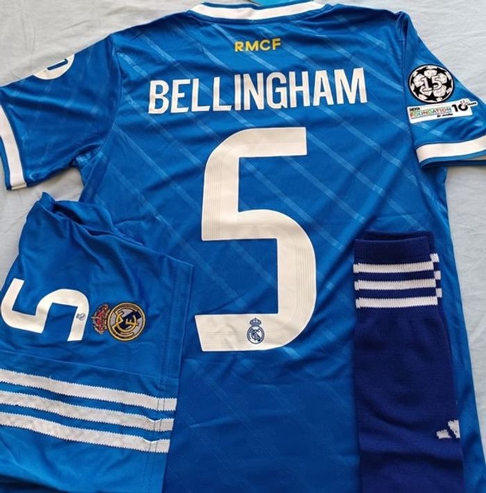 Superbe tenue Bellingham taille 14 ans Real de Madrid 2026 extérieur