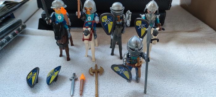 Playmobil  lot 5 Chevaliers Novelmore + chevaux + armes - photo numéro 2