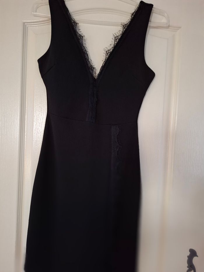 Belle Robe noire V à dentelle neuve - photo numéro 8
