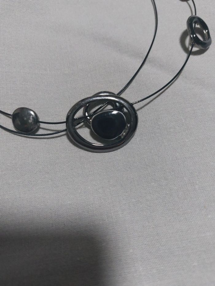Collier noir - photo numéro 2