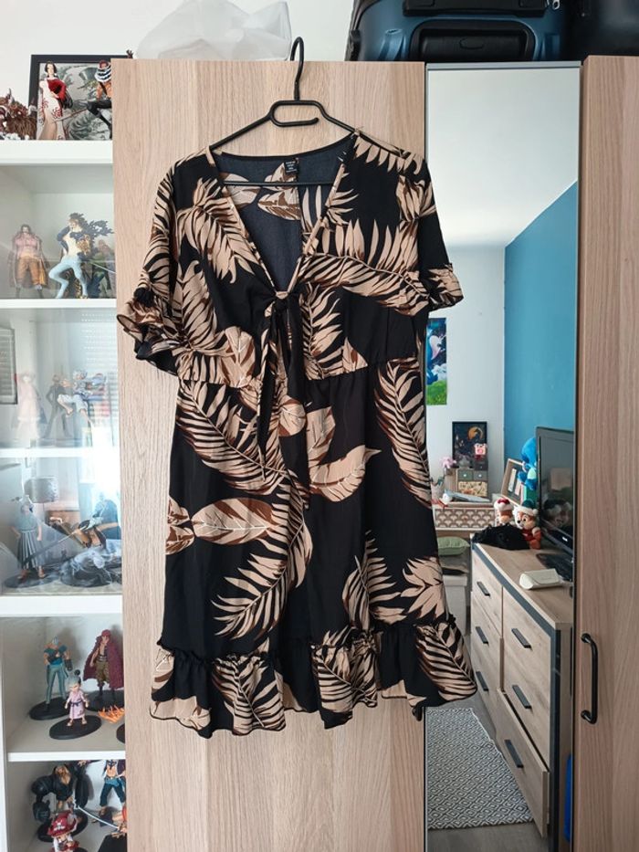 Robe a nouer devant noir feuille beige doré neuf shein - Taille XXL 44 - photo numéro 2