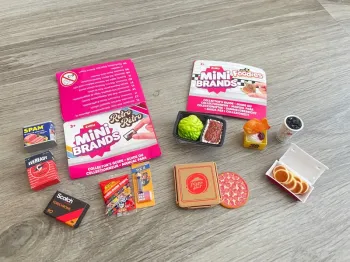 Lot de Mini Brands Foodies & Rétro