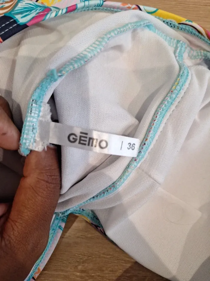 Maillot de bain T36 motifs fleurs - photo numéro 4