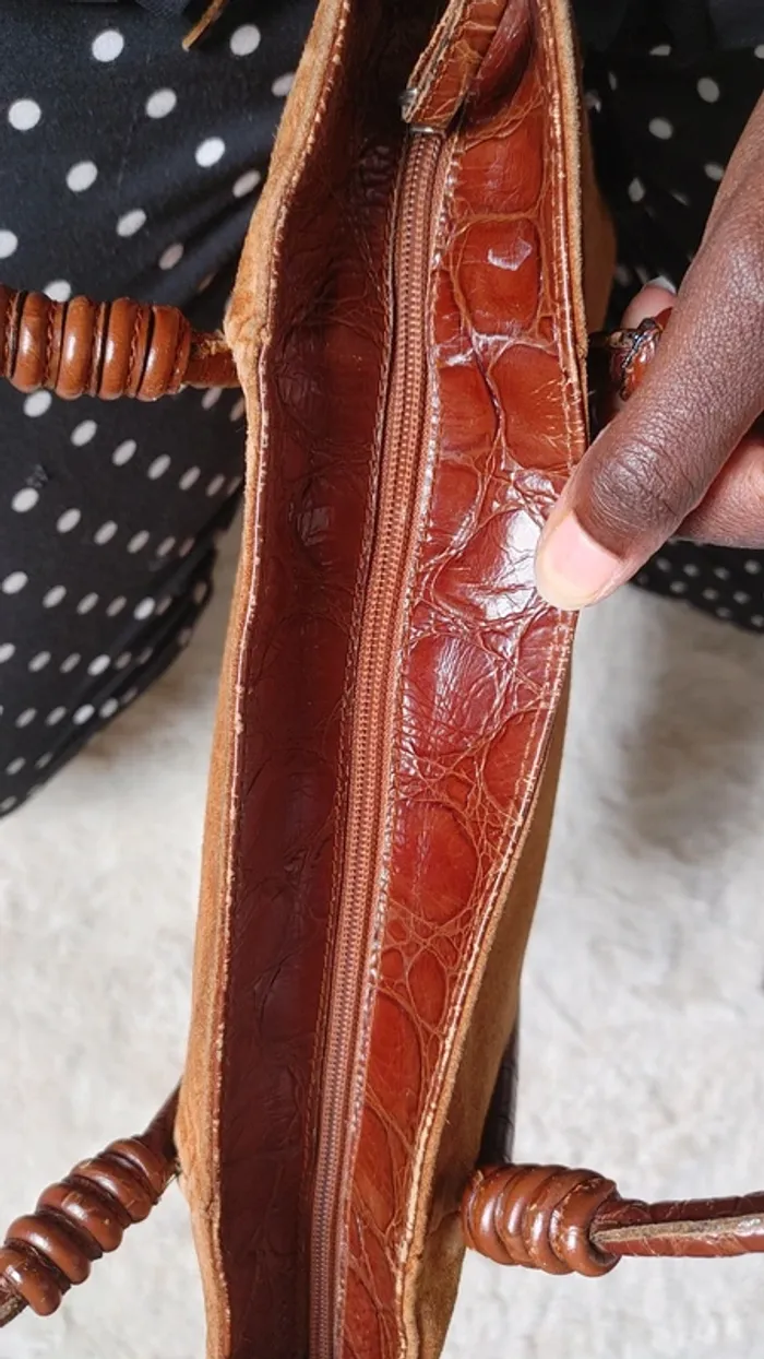 Sac vintage en daim et cuir porté épaule - photo numéro 10