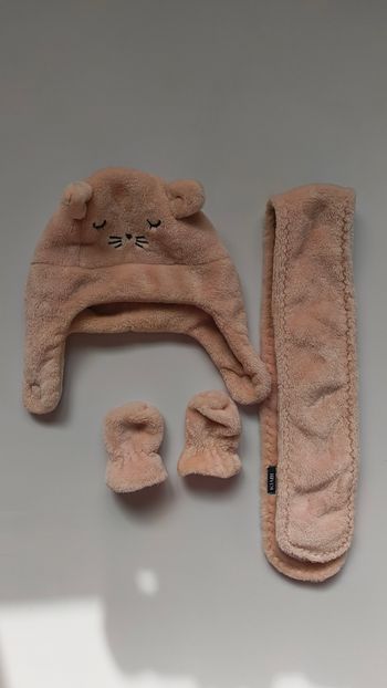 Ensemble bonnet, gant et écharpe Kiabi 