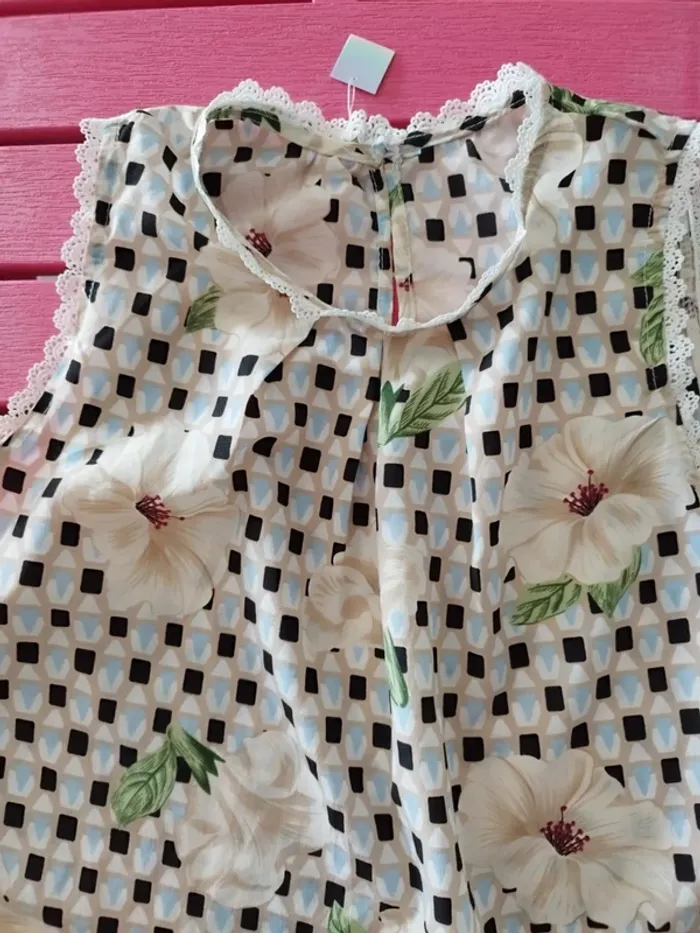 Blouse sans manches fleurie dentelle - photo numéro 3