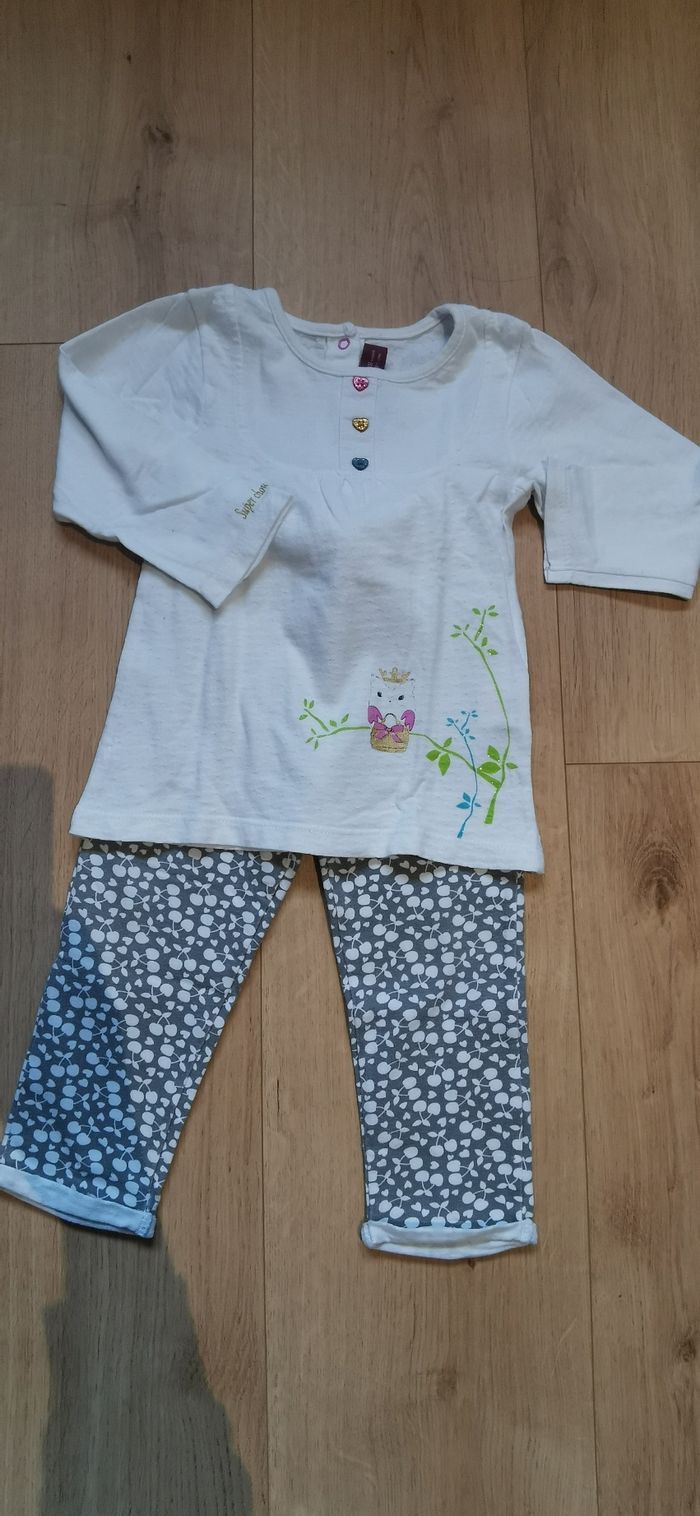 Bel ensemble pantalon / tee shirt 18 mois