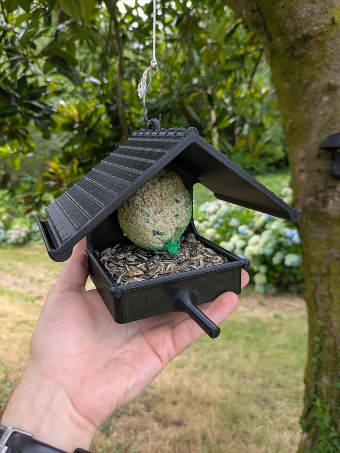 Mangeoire à oiseaux de la nature en forme de maison 🏠 noir - photo numéro 9