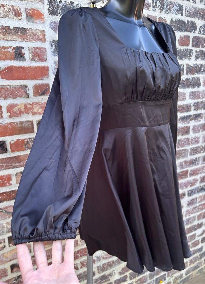 🌸 Robe Satinée Noire Shein - Taille 36 • Shein - photo numéro 4