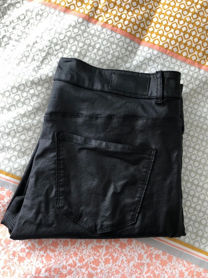 Pantalon Vero Moda taille XL/30 VMseven smooth coated pants - photo numéro 3