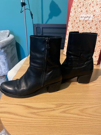 Paire de bottines noires