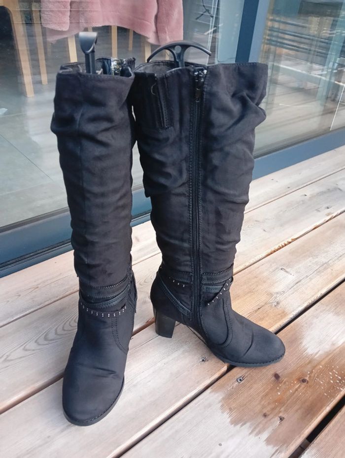 Bottes hautes noires daim
