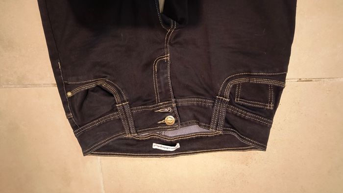 Jean bootcut,  foncé avec surpiqûres blanches comme neuf - photo numéro 2
