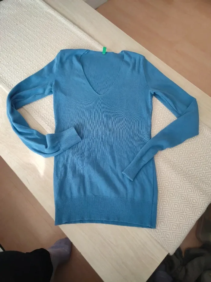 Pull bleu col V Benetton 14 ans - photo numéro 2