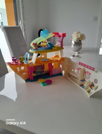 Bateau de croisière petshops