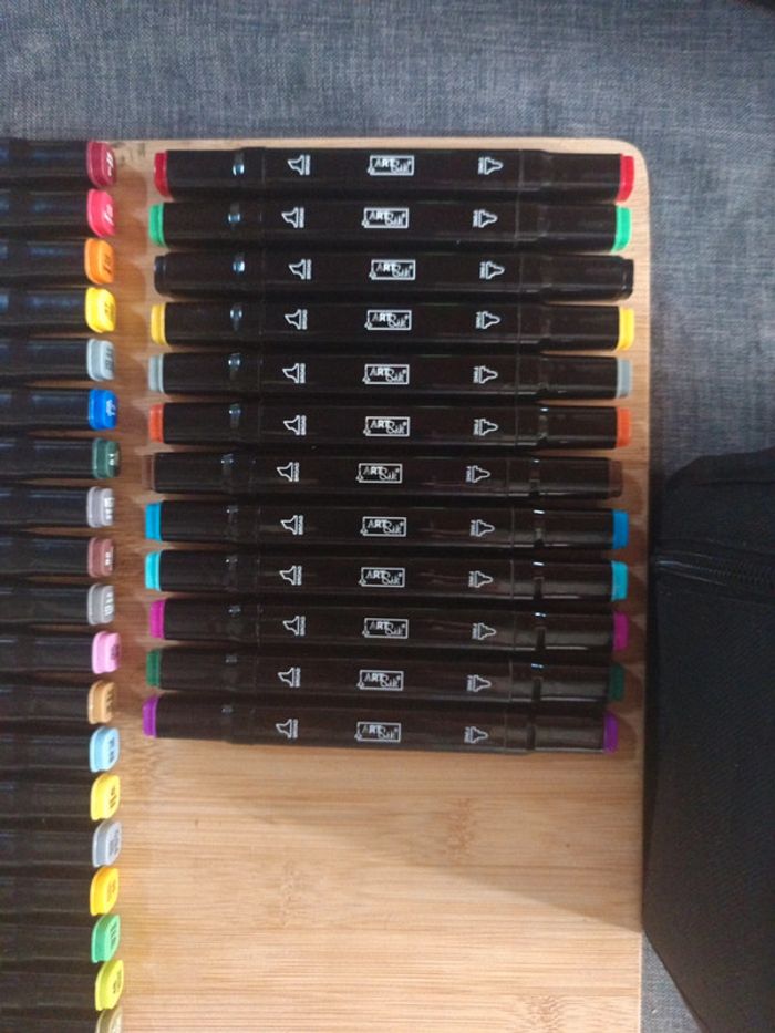 Lot de 45 feutres comme neuf - photo numéro 7