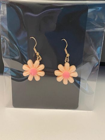 Très jolies boucles d’oreille fleur rose