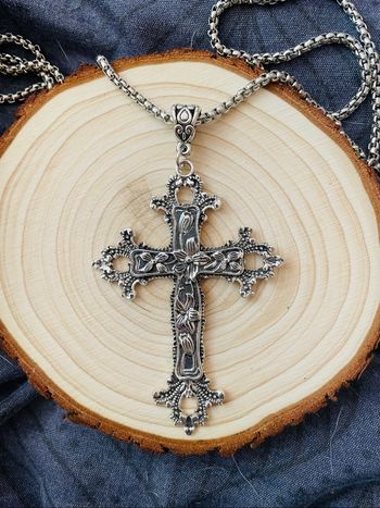 Magnifique collier croix acier argenté