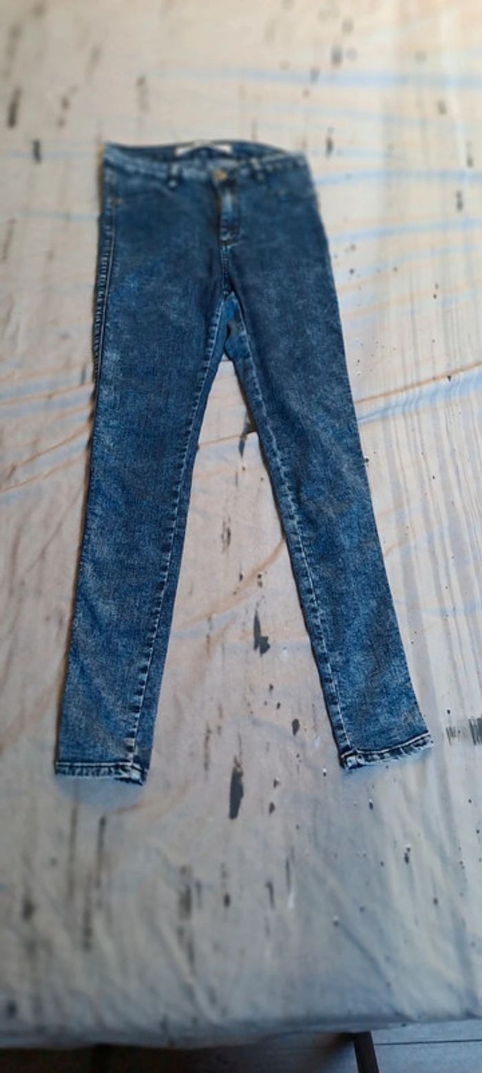 Jeans skinny, effet délavé. Jennyfer. Petit 38.