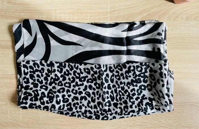 Grande écharpe foulard noir et blanc – Neuf sans étiquette - photo numéro 2