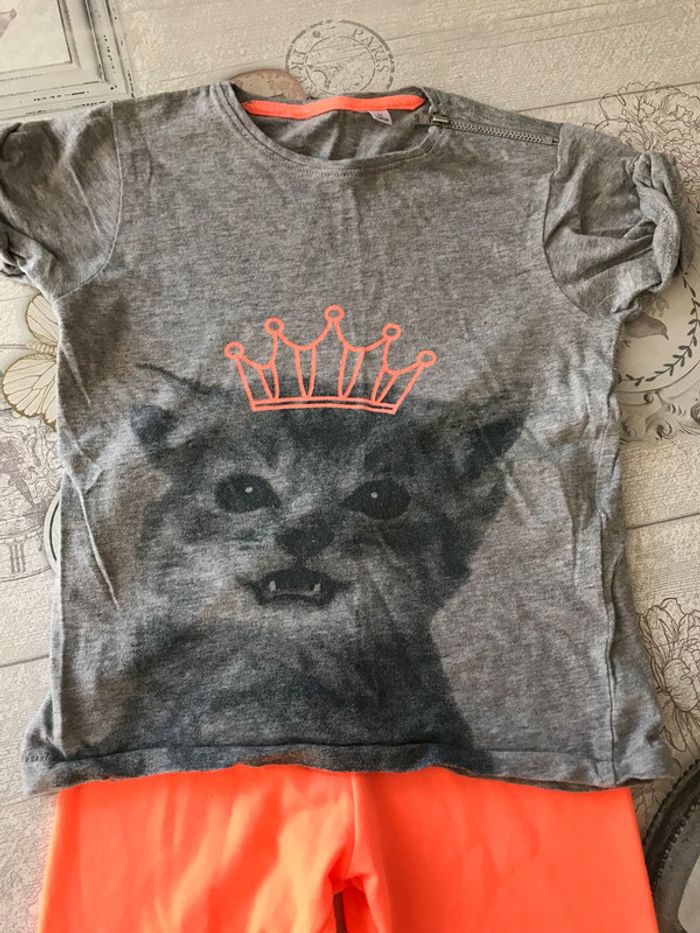 Ensemble orange avec chat - photo numéro 3