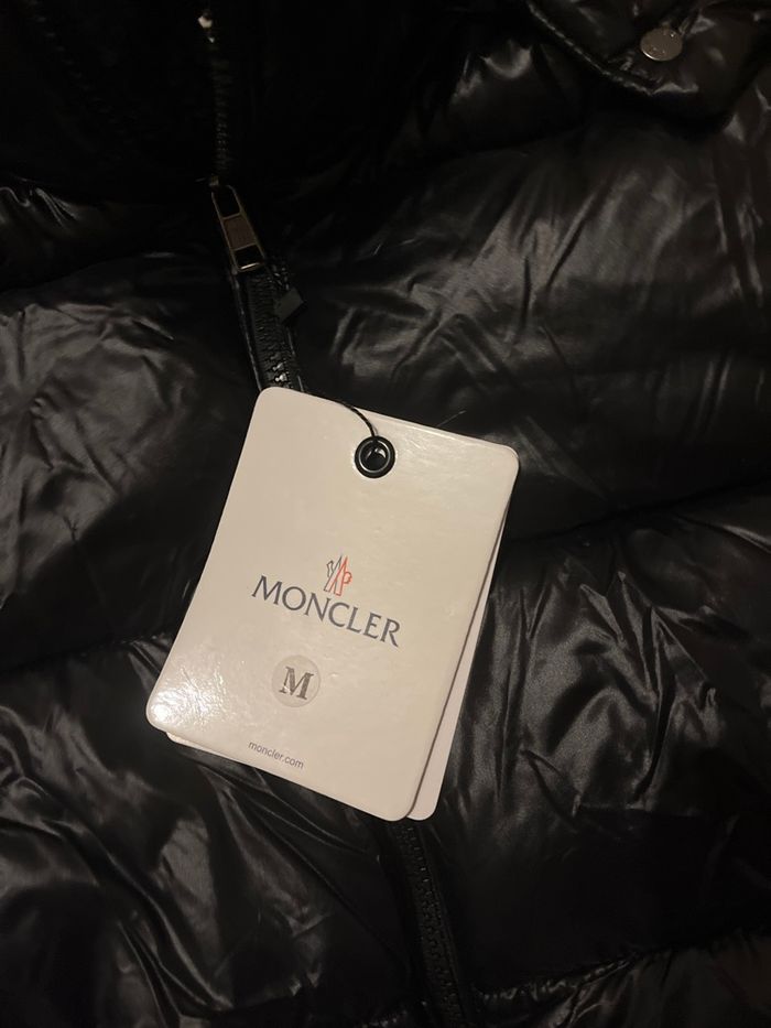 Doudoune moncler jamais porté avec étiquette négociable - photo numéro 2