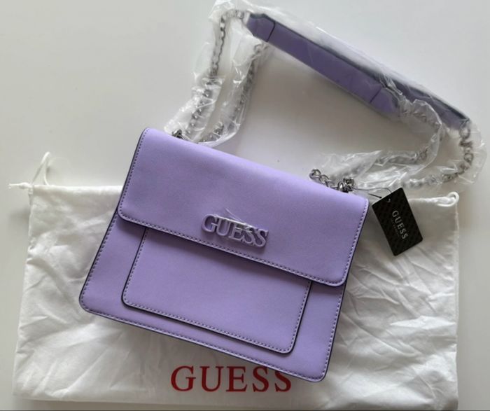 Sac à main femme Guess couleur lila