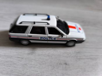 Miniature véhicule police 