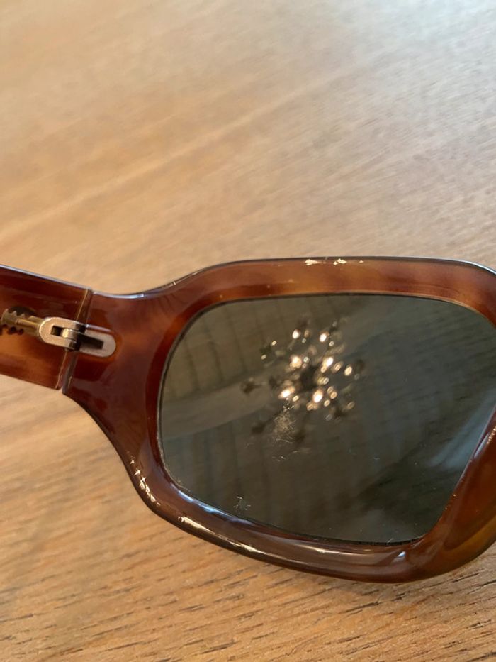 Paire de lunettes de soleil Ray-Ban brun foncé écaille modèle RB 4062 642/71 - photo numéro 16