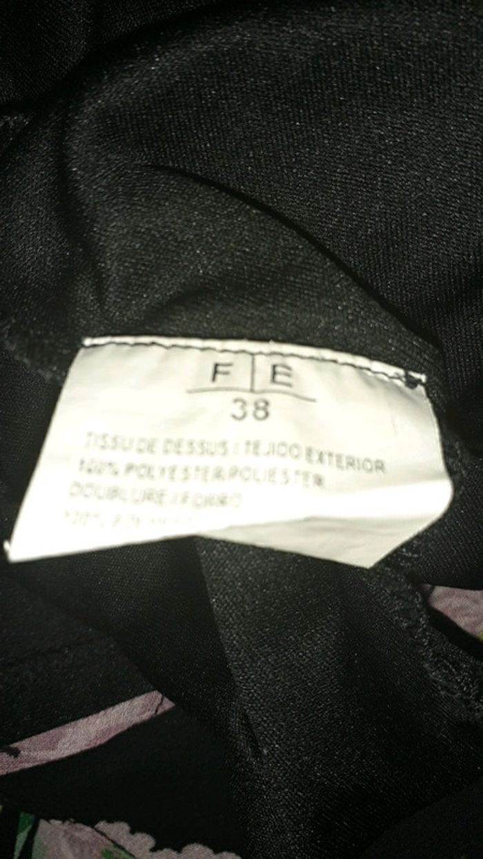 Robe fleuri av joli décolleté - photo numéro 5