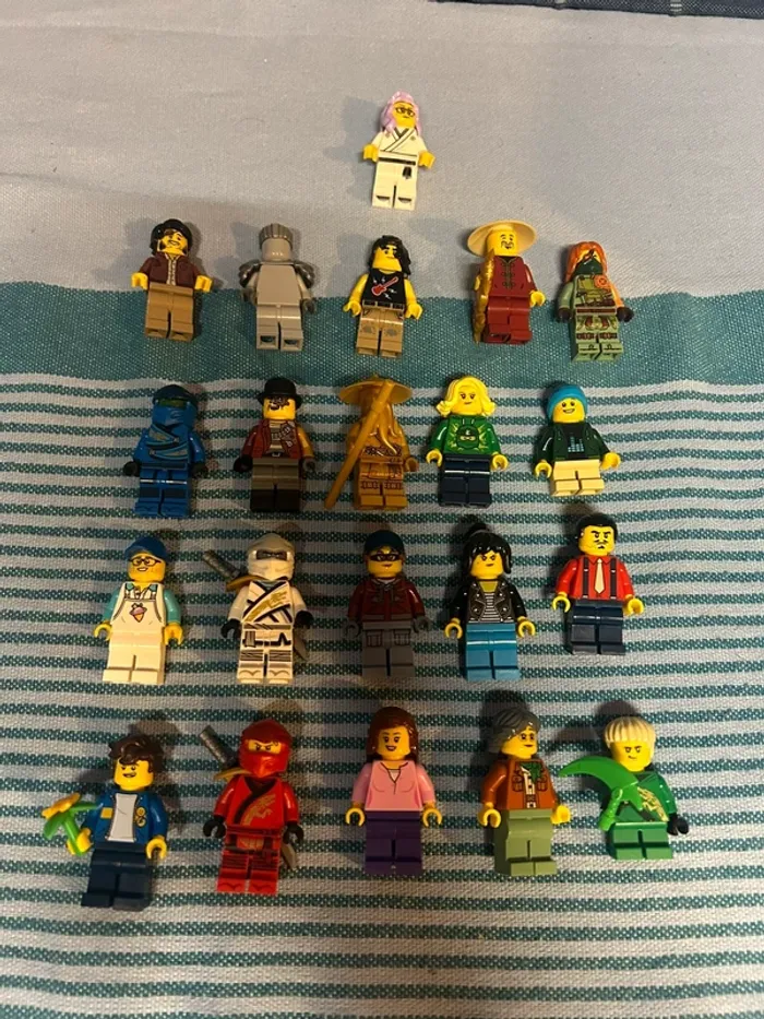 Lot figurines ninjago issues du set Ningao city gardens 71741 - photo numéro 3