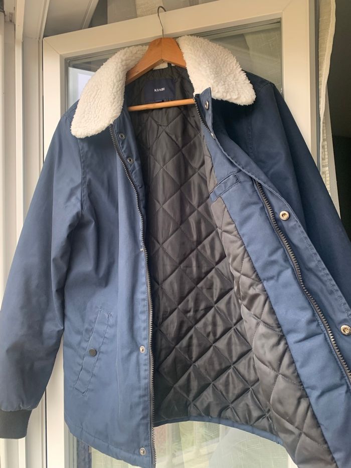 Manteau veste kiabi bleu col à fourrure blanche intérieur matelassé - photo numéro 3