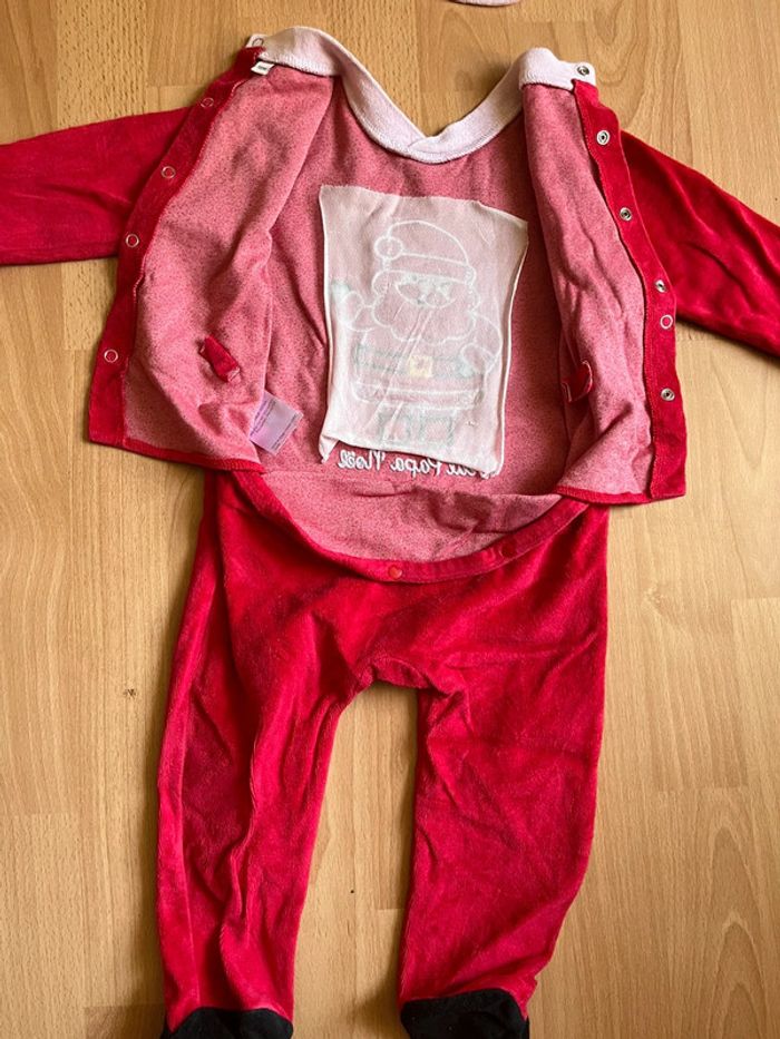 Beau pyjama/grenouillère en velours rouge «père noël » T. 18 mois/81 cm + son bonnet - photo numéro 6