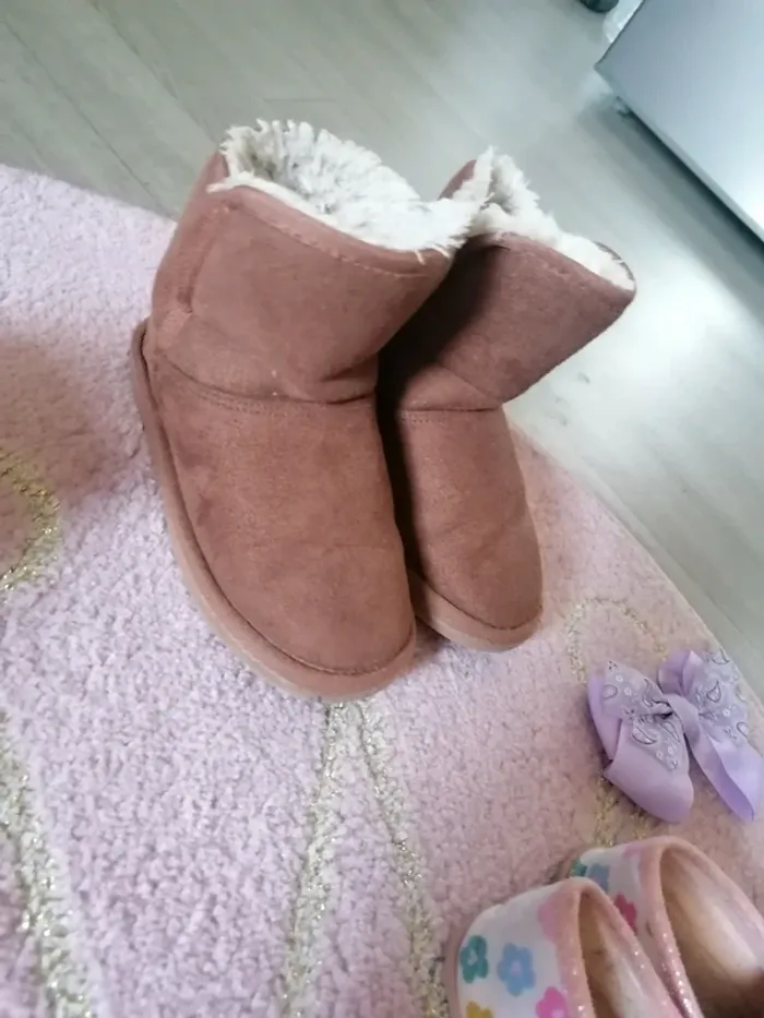 Lot chaussures fille baskets bottes chaussons - photo numéro 7