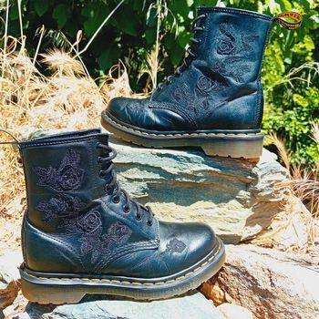 Dr. Martens Vonda Mono Black roses noires brodées 38