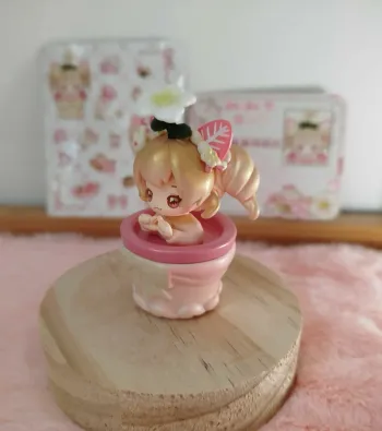 Figurine sweet emilya / miracle garden ( blind box style Popmart)