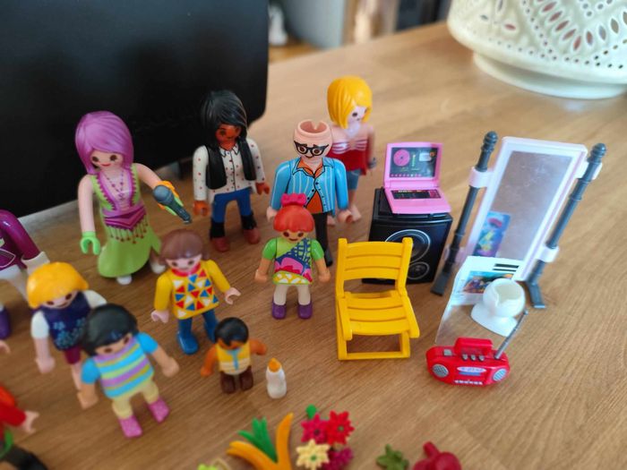 Lot figurines , accessoires et magasines Playmobil , très bon état - photo numéro 3