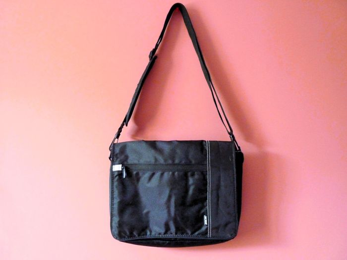 Sac sacoche informatique noire pochette PC bandouliere TBE