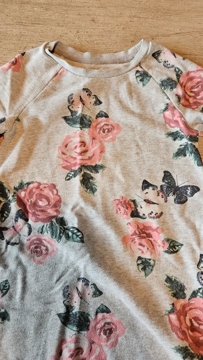 Robe courte à manches longues, grise avec des fleurs, H&M LOGG, 4/6 ans, très bon état - photo numéro 4