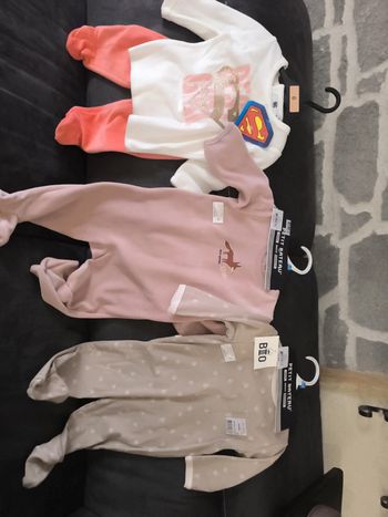 Lot 3 pyjamas neuf 6 mois