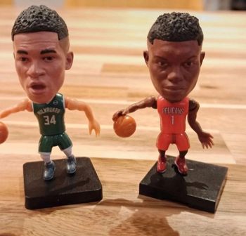 Lot de deux figurines neuves basket NBA Antetokounmpo et Zion Williamson