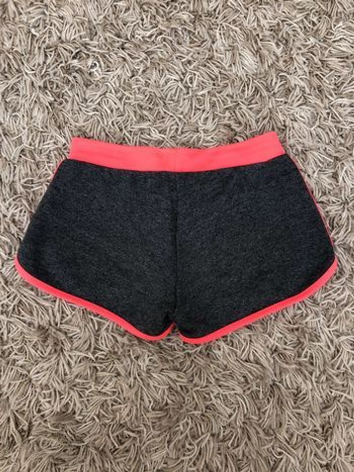 Short 8 ans En très bon état - photo numéro 4