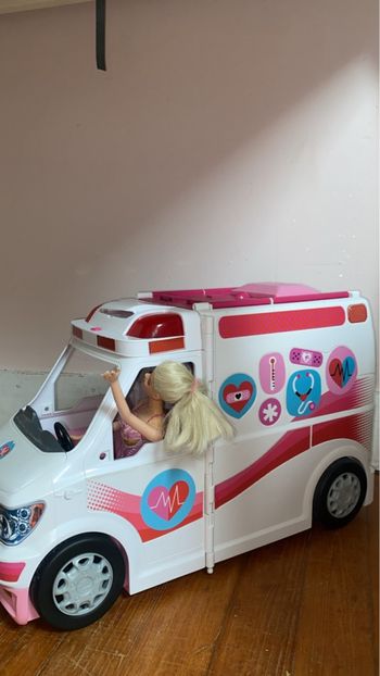 Ambulance barbie + clinique barbie